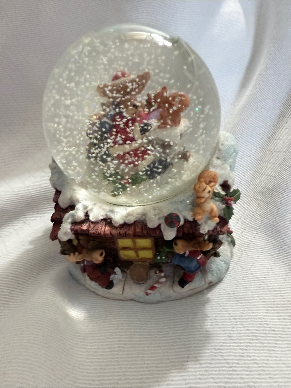 Vintage Musical Christmas Snow Globe Plays We Wish You a Merry Christmas, Works!